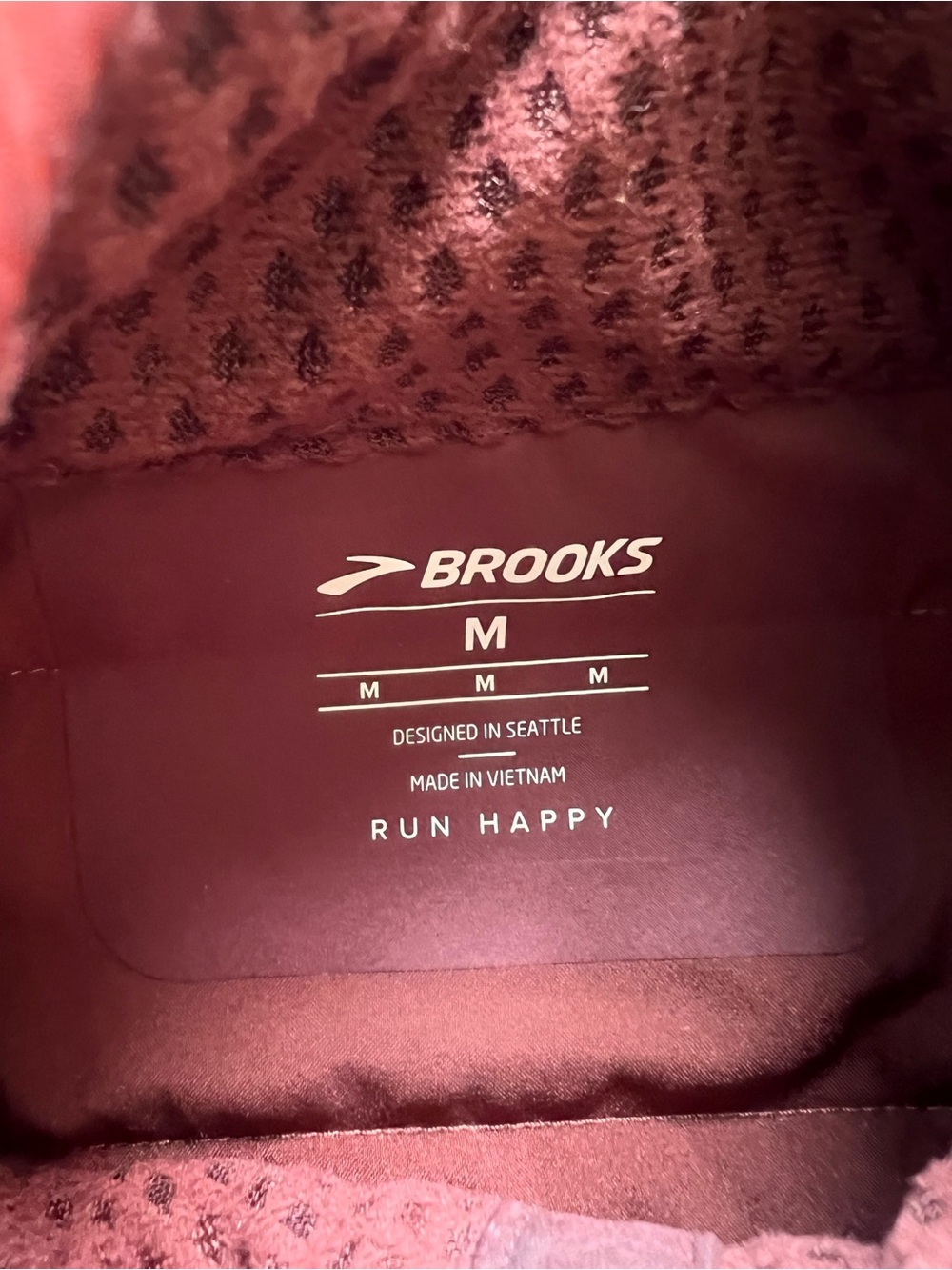Brooks Women’s Maroon and Red Quilted Running Vest Size M - Picture 8 of 15